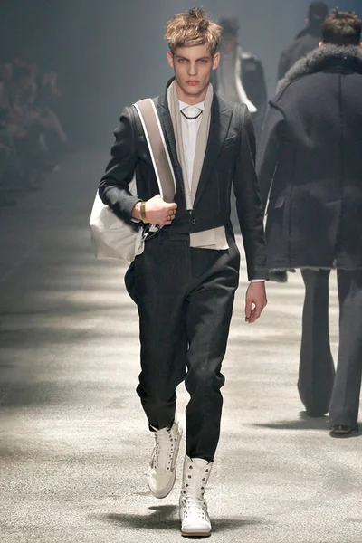 Look 11